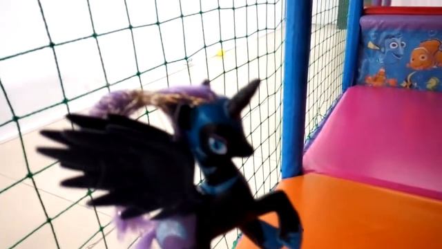 Ночной кошмар Лунной пони. Поход в Халабуду смотреть онлайн