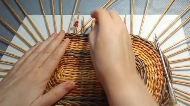 Овальный поднос #газетныетрубочки. Oval tray made of newspaper tubes. смотреть онлайн