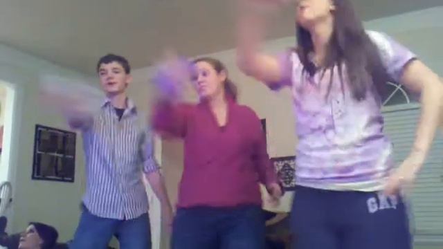 Dillon, Rachel, and Casey playing Just Dance смотреть онлайн