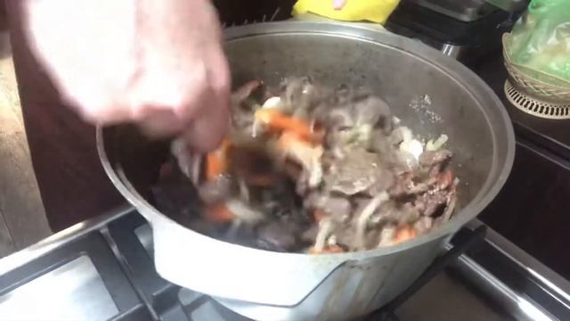 Мясо тушёное с овощами ?