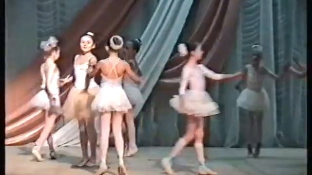 Юля, танцы, Кулешовка.mpg смотреть онлайн