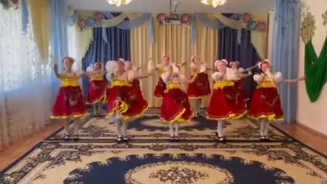 "Раздайся народ", Исполняют: Хореографический ансамбль "Солнышко" смотреть онлайн