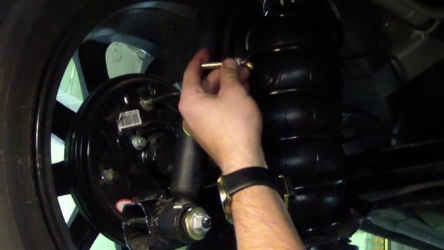 Установка пневмобаллонов в пружины. смотреть онлайн