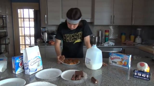 "The Sweetest Food Challenge in the History of Ever" (Hostess Snack Challenge) | Matt Stonie смотреть онлайн