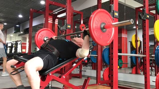 Жим на наклонной скамье 70 на 10 смотреть онлайн