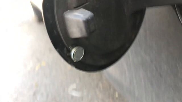 DIY fix 2007-2013 Toyota Tundra fuel door spring using a magnet. смотреть онлайн