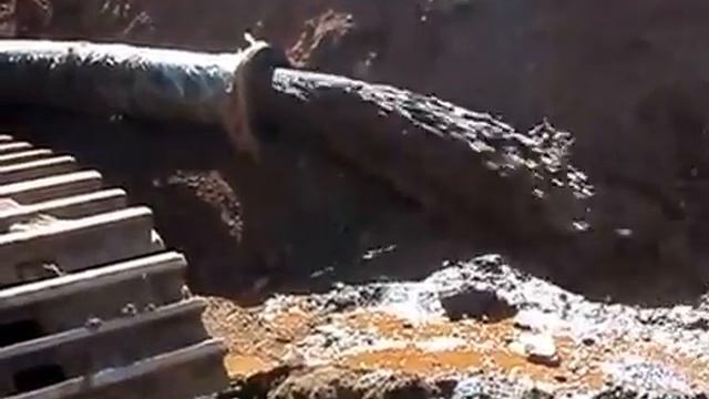 Как работает грунтовый насос Dragflow HY85B на стреле экскаватора при добыче намывного песка смотреть онлайн