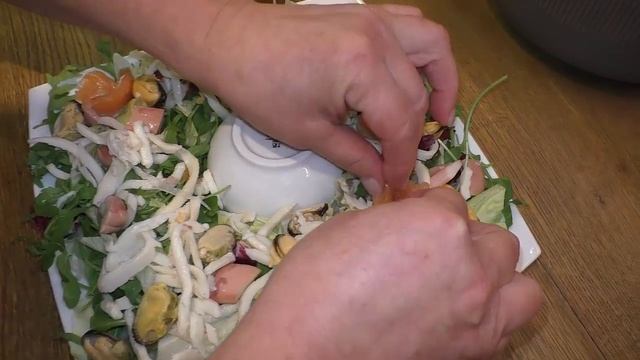 Этот САЛАТ всегда готовлю на праздник ВКУСНЫЙ САЛАТ с морепродуктами за 5 минут смотреть онлайн