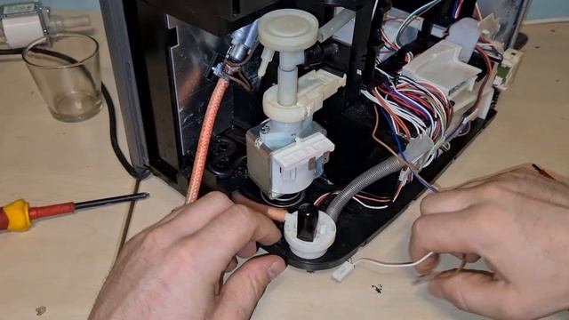 Siemens Eq6 Kein Kaffee In Der Tasse Wasserpumpe Wechseln Überdruck Ventil. Fehler Suchen