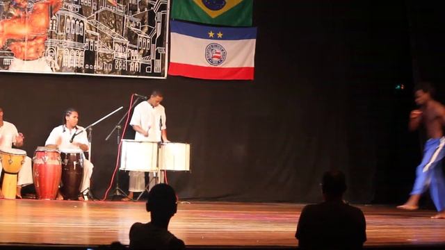 grupo topazio de capoeira salvador bahia brasil parte 1 смотреть онлайн