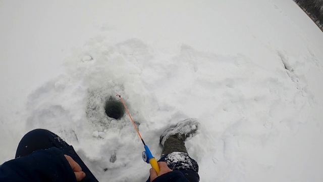 Путешествие по островам Селигера Ловля окуня возле пушки смотреть онлайн