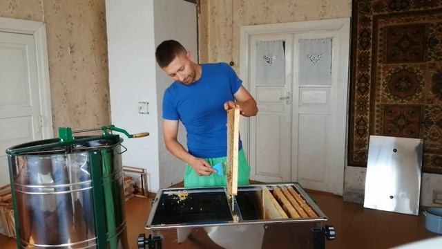 НОВЫЕ ИГРУШКИ ПЧЕЛОВОДА? | Как быстро откачать мед ? смотреть онлайн