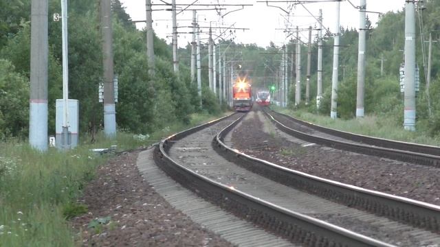 Электропоезд ЭД4М-0477 ЦППК, электровоз ЧС7-051 смотреть онлайн