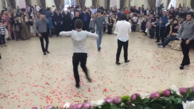 Супер лезгинка на свадьбе в Дагестане смотреть онлайн