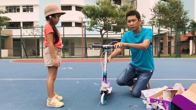 TOYS : UNBOXING OXELO MID 5 SCOOTER by NAURA смотреть онлайн