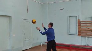 Как НАУЧИТЬСЯ выполнять верхнюю ПОДАЧУ в волейболе // Верхняя прямая ПОДАЧА в волейболе// Волейбол