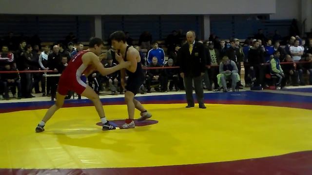Чемпионат Украины по греко-римской борьбе 2013 года. 1993-95гг.р-62-В1 смотреть онлайн