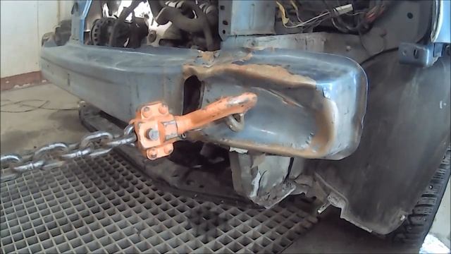 Renault Logan удар в лоб вытяжка удаляем усилитель бампера 1я часть смотреть онлайн