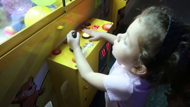 Playing At The Arcade - Claw Game Haul смотреть онлайн