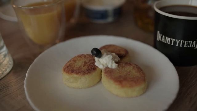 Sunday Breakfast Time смотреть онлайн