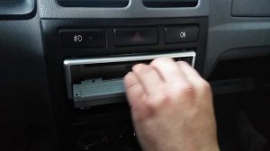 Вытаскиваем магнитолу в Kia Rio I (1-ого поколения)