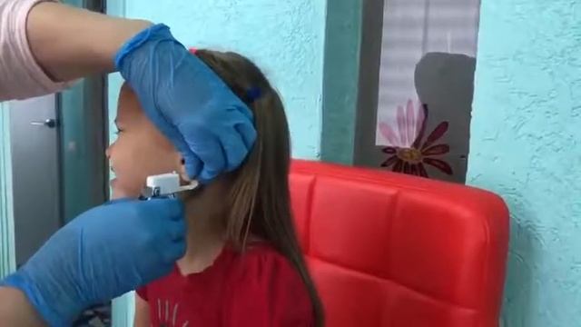 Сережки за минуту - быстро и не больно! Осторожно, работает специалист!