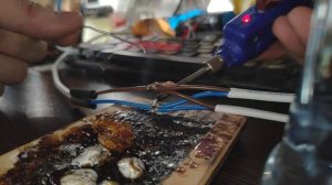 Аккумуляторный паяльник в деле