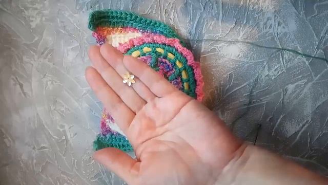 Процесс вязания весенних тапочек крючком. смотреть онлайн