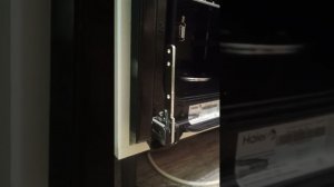 Хаер, духовой шкаф заклинил рычаг . Не могу одеть дверцу обратно Haier HOX-P11HGB