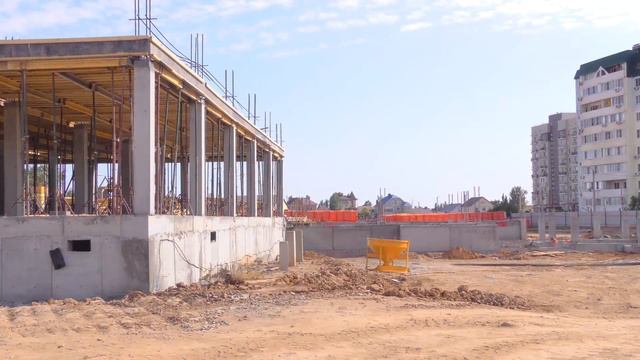 В Трусовском районе строят школу на тысячу мест смотреть онлайн