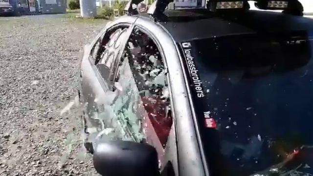 выбило стекло в альмере смотреть онлайн