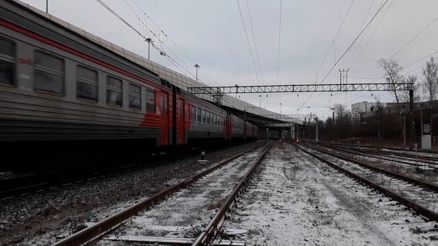 Электропоезд ЭТ2-023, станция Ржевка смотреть онлайн