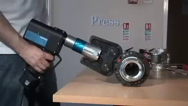 Uponor - Modular Fittings - MLCP System - 63-110mm.mov смотреть онлайн