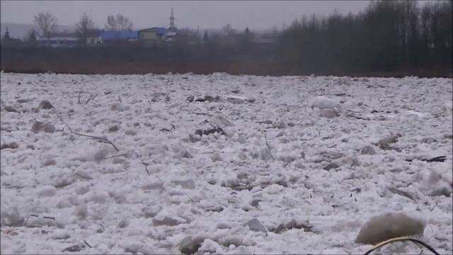 Мариинск. Река КИЯ. Ледоход 11 апреля 2016 год . смотреть онлайн