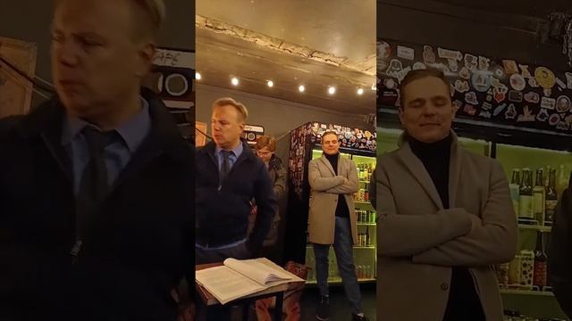 Pop-up театр. Сцены из спектакля "Задержанный" Следственный эксперимент с Сергеем Довлатовым смотреть онлайн