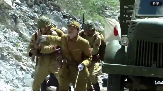 比人還大的石頭砸向日軍，日軍長官卻堅信只是佯攻，導致一卡車日軍被全殲！【抗日】 смотреть онлайн