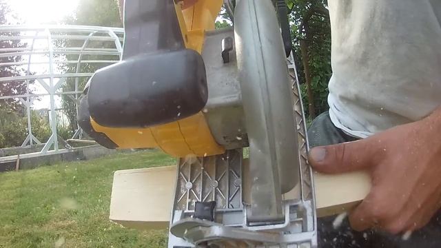 Обзор инструмента. Аккумуляторная дисковая пила DeWalt DCS391 смотреть онлайн