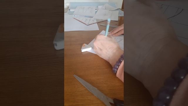 Как моделировать спортивную кофту на основе базового плечевого изделия без расчётов по меркам. смотреть онлайн