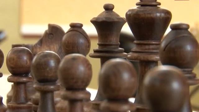 За места в сборной города бьются холмские шахматисты смотреть онлайн