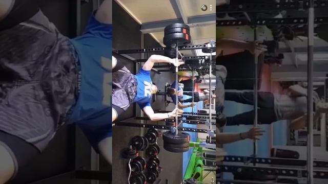 INSANE STRENGHT? 16 YEAR OLD Boy benches 265lbs смотреть онлайн