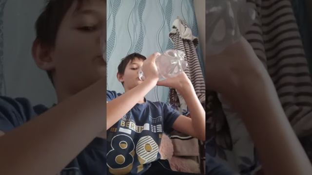 Выпил 2 литра воды 😱😱😱 смотреть онлайн