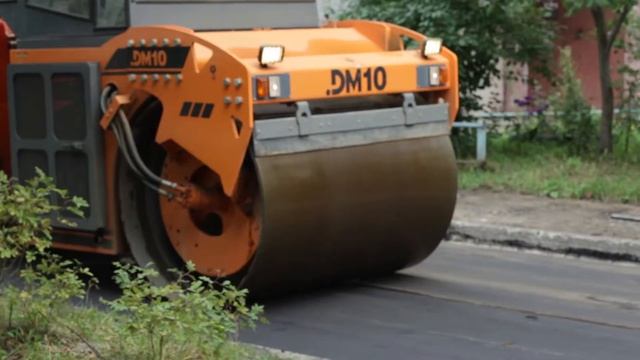 Представители общественности и депутаты контролируют качество ремонта дворов в Ярославле смотреть онлайн