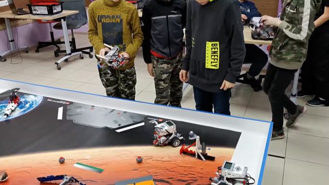 Lego EV3 - Space Challenge № 1 на уроках робототехники в Clever Land смотреть онлайн