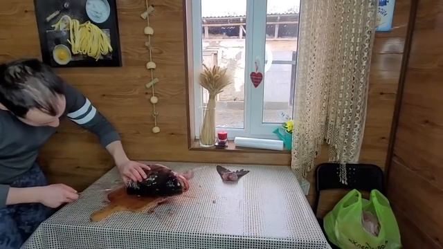Я их еле поднял \ Лет пять туда ходить не буду \ Клеим обои смотреть онлайн
