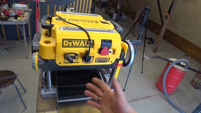 Ставим приёмные столики на рейсмус Dewalt 735 смотреть онлайн