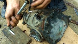 Замена сальников заднего редуктора Mercedes w210 E270. Ремонт