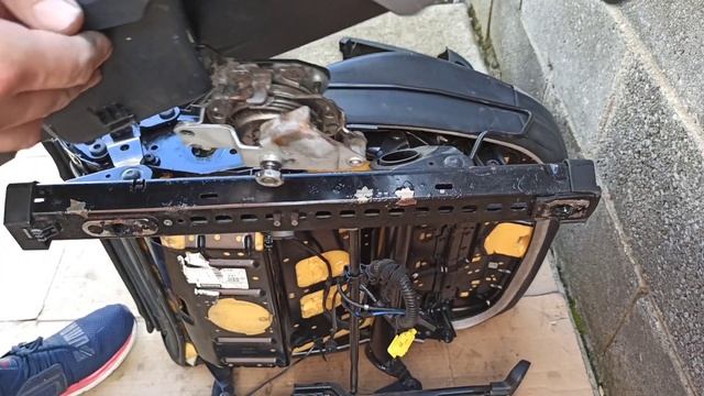 Car seat repair/ seat height adjustment repair and seat belt buckle replacement смотреть онлайн