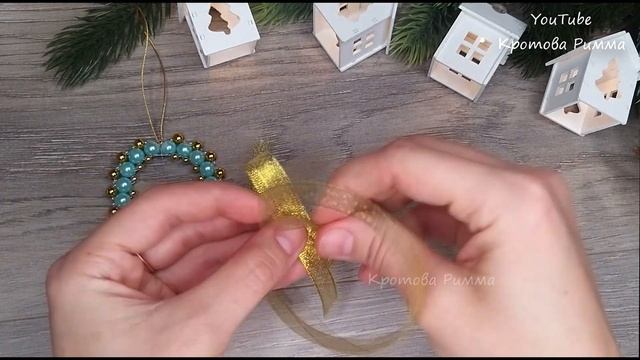 Новогодние игрушки из бусин и бисера, игрушки на ёлку своими руками, Christmas toys made of beads ? смотреть онлайн