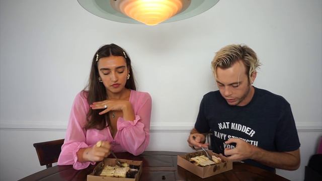 Cake Tasting w/ Savannah & Riker смотреть онлайн