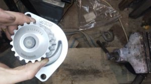 сравнение водяных помп SKF и HEPU. Пежо Ситроен ДВС tu5jp4b